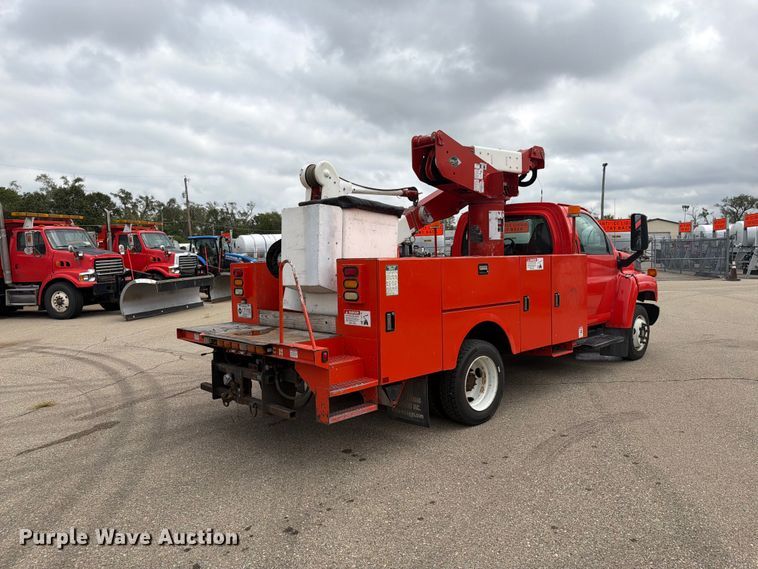 image for item DY3383 2007 GMC C4500 bucket truck