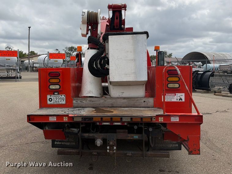 image for item DY3383 2007 GMC C4500 bucket truck