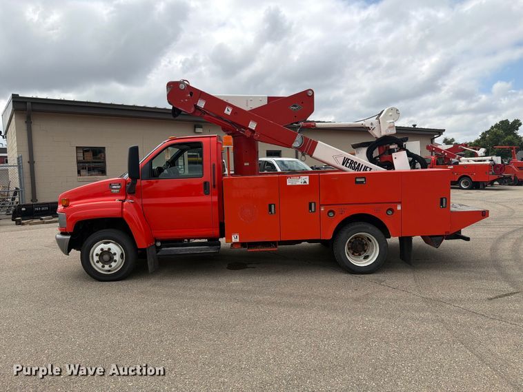 image for item DY3383 2007 GMC C4500 bucket truck