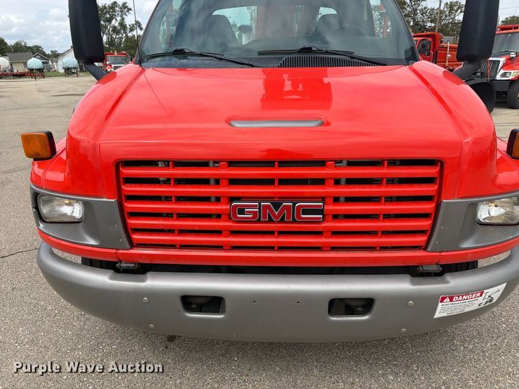 image for item DY3383 2007 GMC C4500 bucket truck