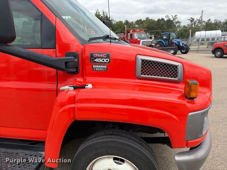 image for item DY3383 2007 GMC C4500 bucket truck