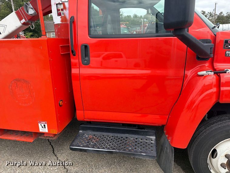 image for item DY3383 2007 GMC C4500 bucket truck