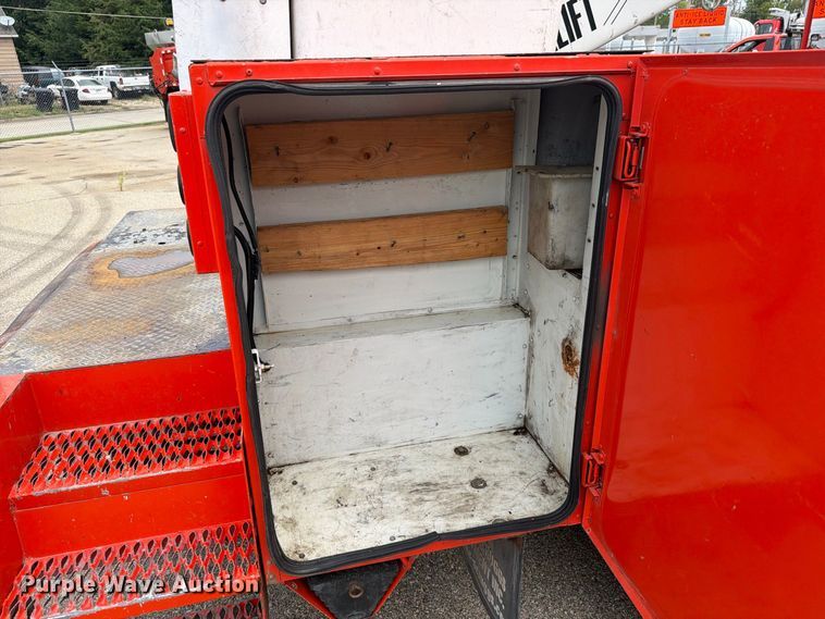 image for item DY3383 2007 GMC C4500 bucket truck