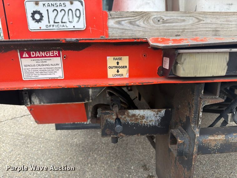 image for item DY3383 2007 GMC C4500 bucket truck
