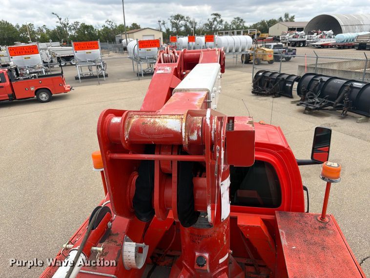 image for item DY3383 2007 GMC C4500 bucket truck