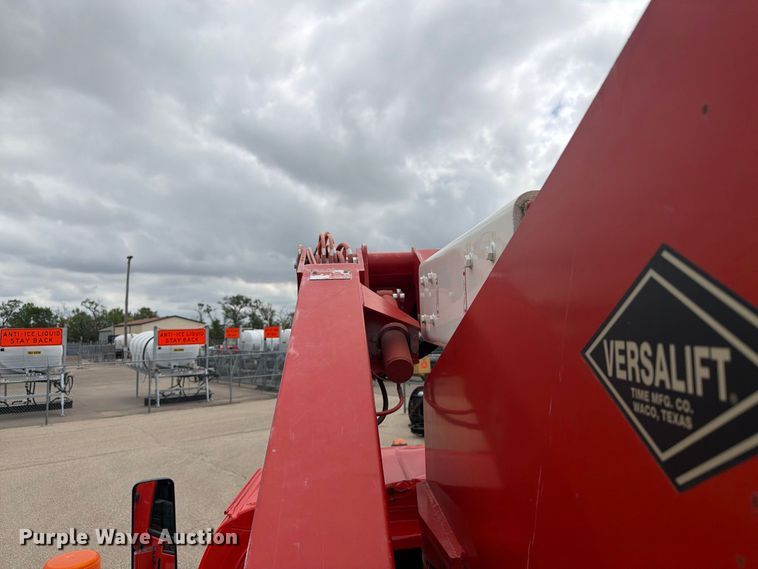 image for item DY3383 2007 GMC C4500 bucket truck