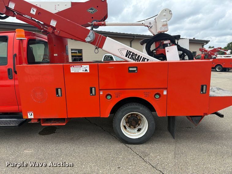 image for item DY3383 2007 GMC C4500 bucket truck