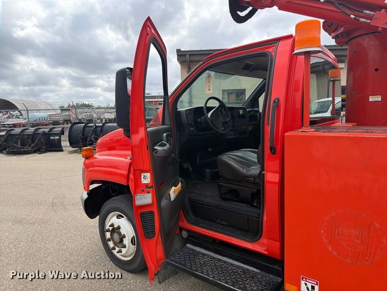 image for item DY3383 2007 GMC C4500 bucket truck