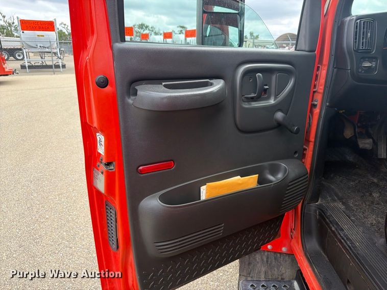 image for item DY3383 2007 GMC C4500 bucket truck