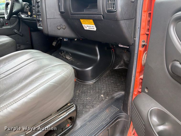 image for item DY3383 2007 GMC C4500 bucket truck