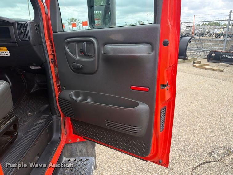 image for item DY3383 2007 GMC C4500 bucket truck