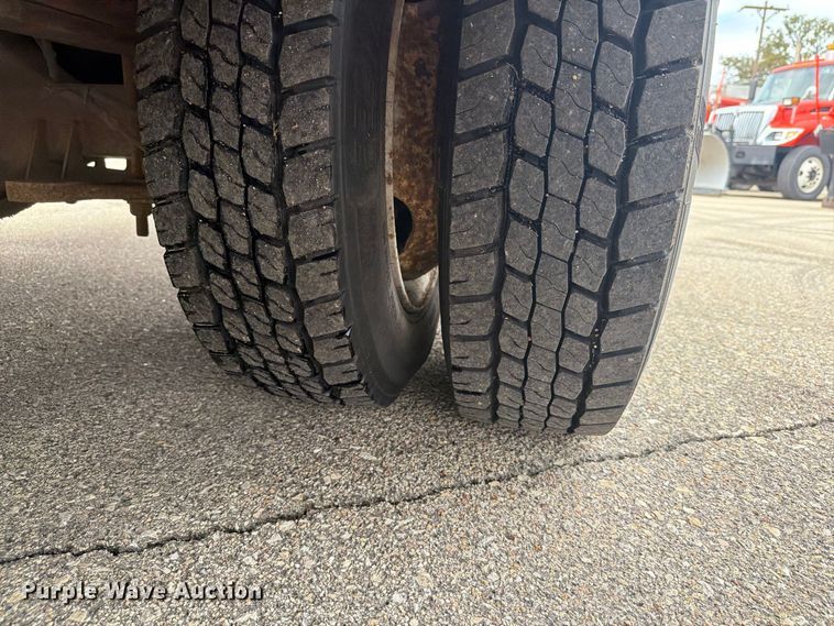 image for item DY3383 2007 GMC C4500 bucket truck