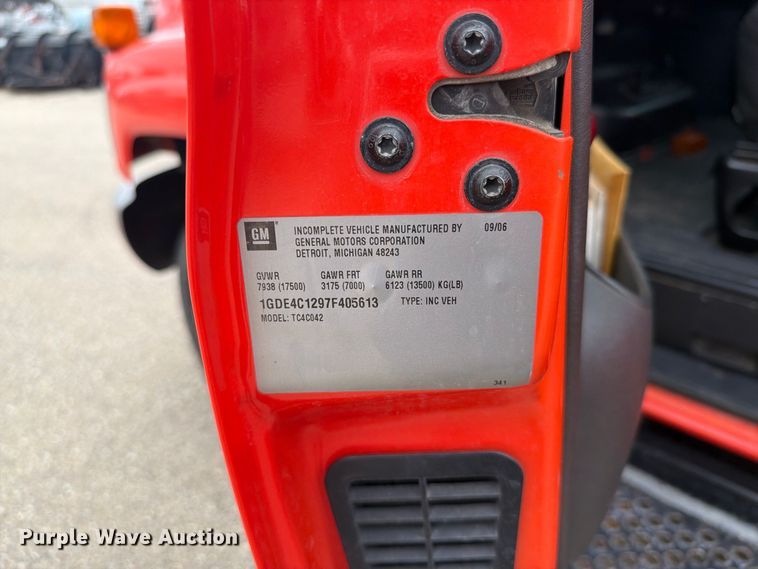 image for item DY3383 2007 GMC C4500 bucket truck