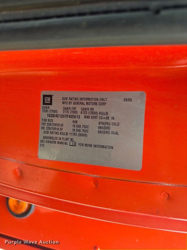 image for item DY3383 2007 GMC C4500 bucket truck