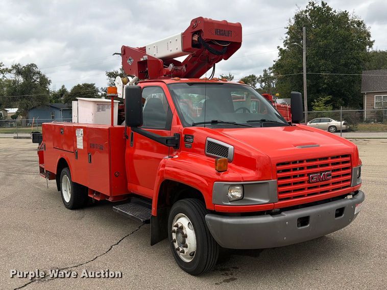 image for item DY3384 2007 GMC C4500 bucket truck