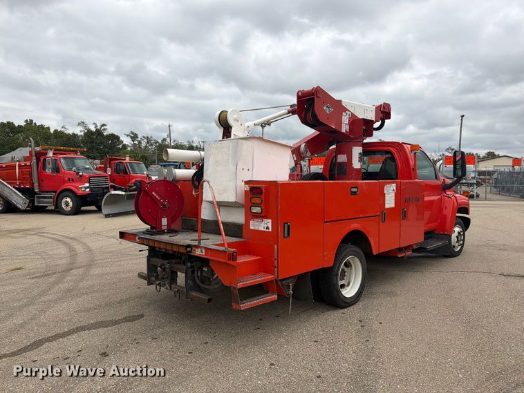 image for item DY3384 2007 GMC C4500 bucket truck