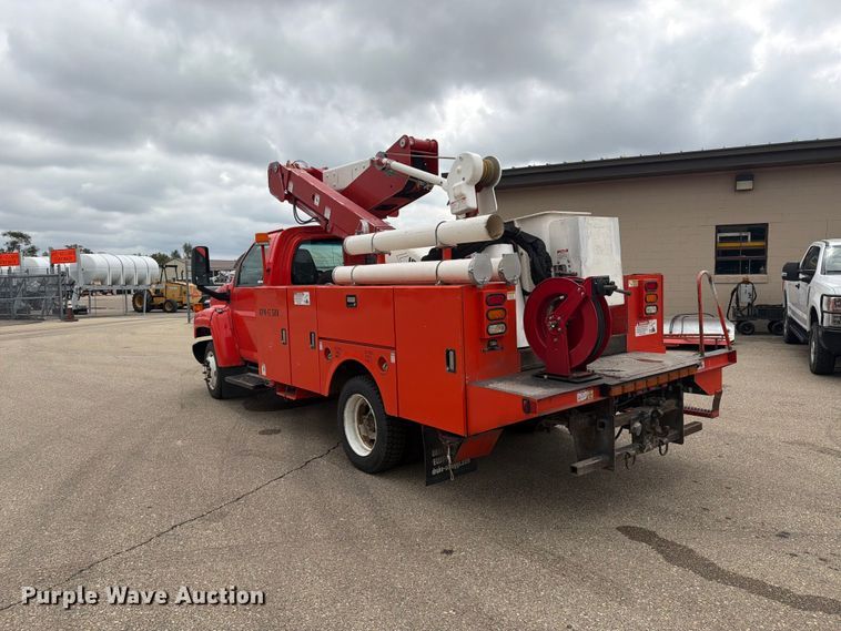 image for item DY3384 2007 GMC C4500 bucket truck