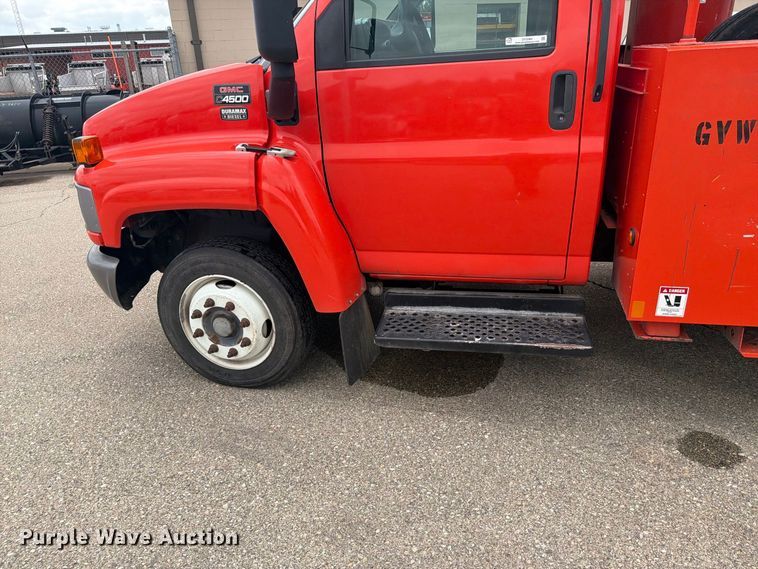image for item DY3384 2007 GMC C4500 bucket truck