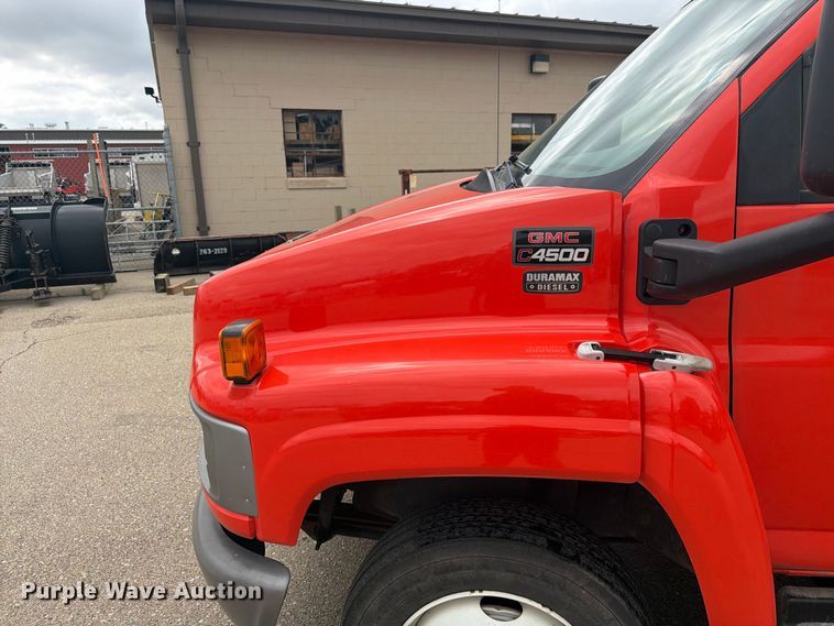 image for item DY3384 2007 GMC C4500 bucket truck