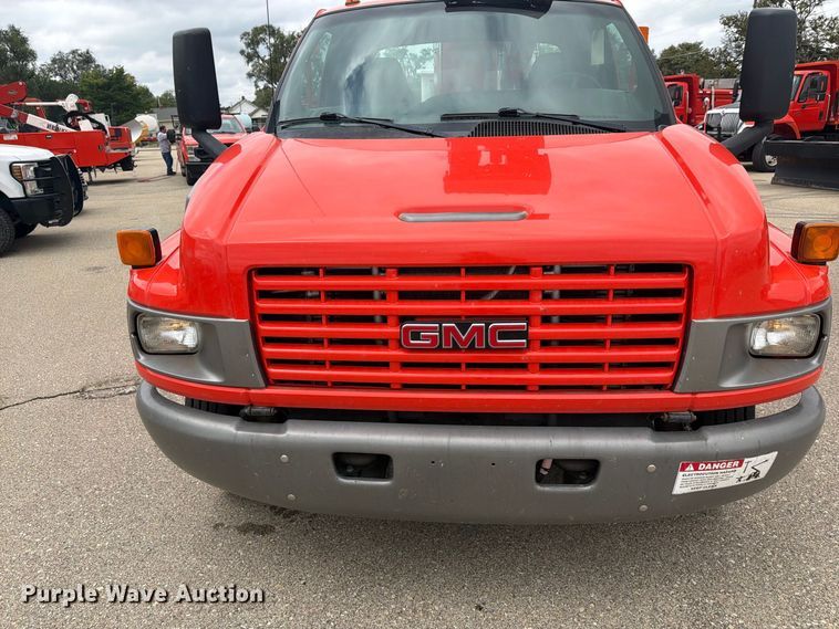 image for item DY3384 2007 GMC C4500 bucket truck