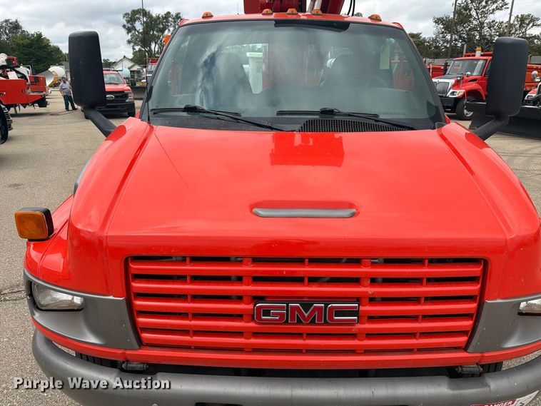 image for item DY3384 2007 GMC C4500 bucket truck