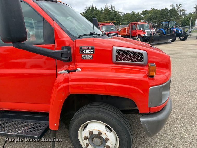 image for item DY3384 2007 GMC C4500 bucket truck