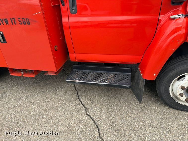 image for item DY3384 2007 GMC C4500 bucket truck