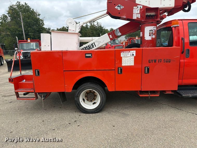 image for item DY3384 2007 GMC C4500 bucket truck