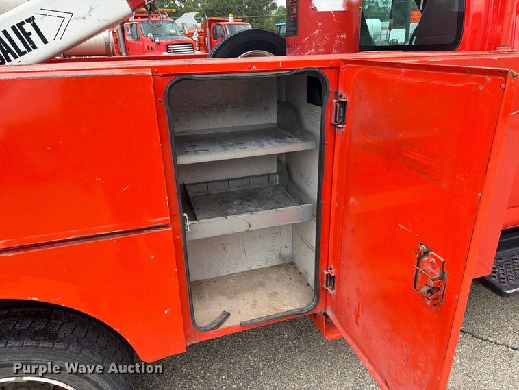 image for item DY3384 2007 GMC C4500 bucket truck