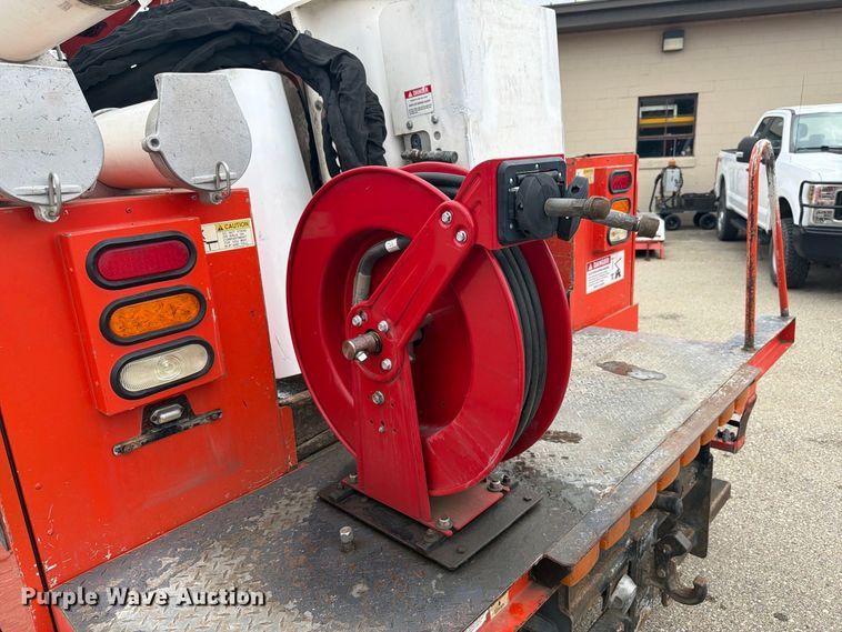 image for item DY3384 2007 GMC C4500 bucket truck