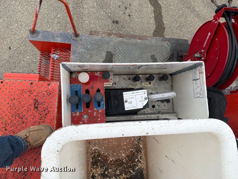 image for item DY3384 2007 GMC C4500 bucket truck