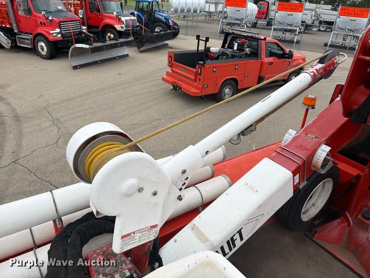 image for item DY3384 2007 GMC C4500 bucket truck