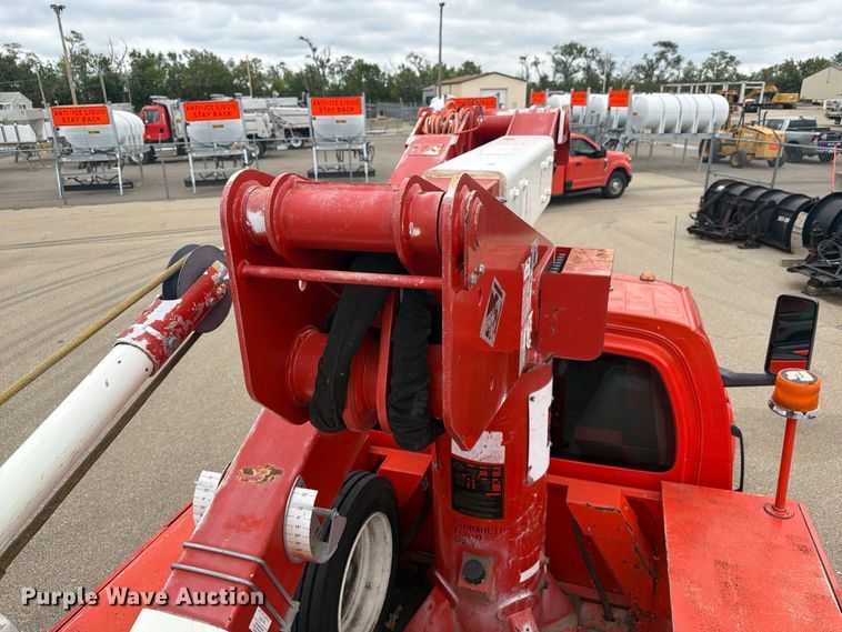 image for item DY3384 2007 GMC C4500 bucket truck