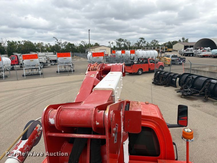 image for item DY3384 2007 GMC C4500 bucket truck