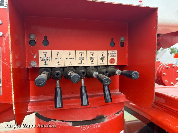 image for item DY3384 2007 GMC C4500 bucket truck