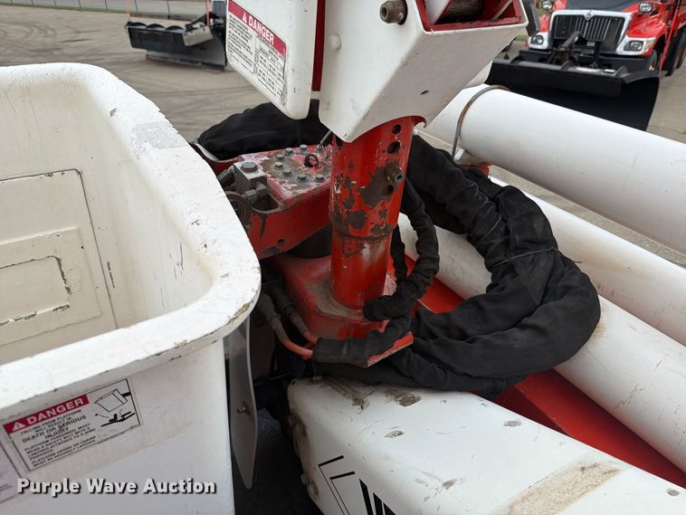 image for item DY3384 2007 GMC C4500 bucket truck