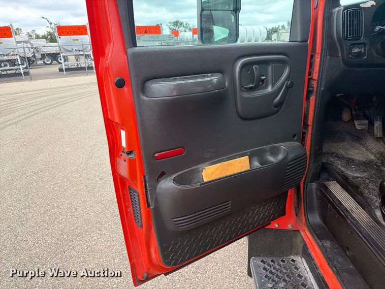 image for item DY3384 2007 GMC C4500 bucket truck