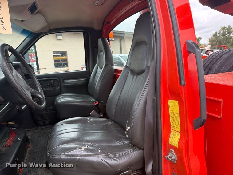 image for item DY3384 2007 GMC C4500 bucket truck