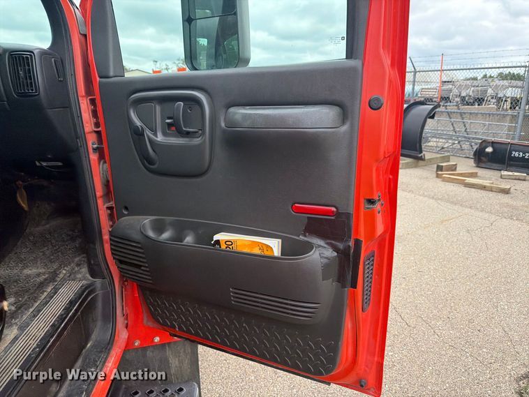 image for item DY3384 2007 GMC C4500 bucket truck