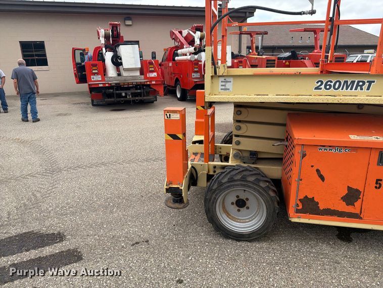 image for item DY3388 2011 JLG 260MRT scissor lift