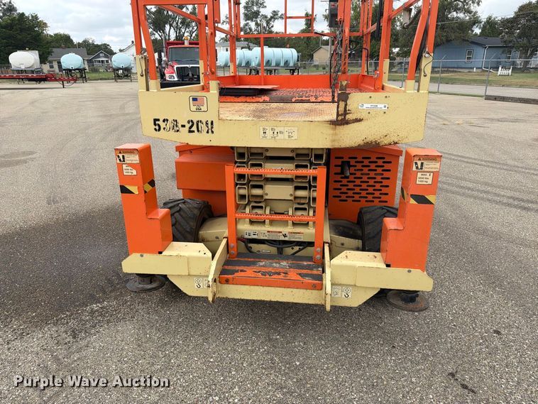 image for item DY3388 2011 JLG 260MRT scissor lift