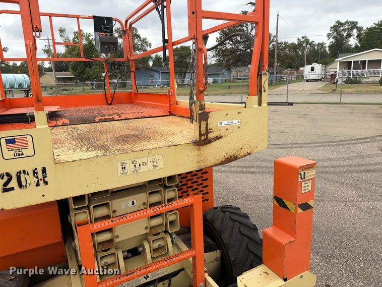image for item DY3388 2011 JLG 260MRT scissor lift