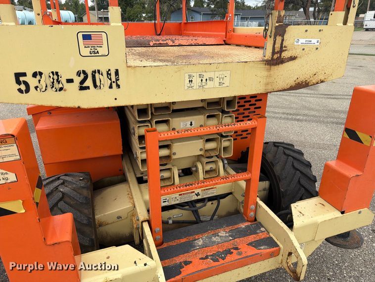 image for item DY3388 2011 JLG 260MRT scissor lift