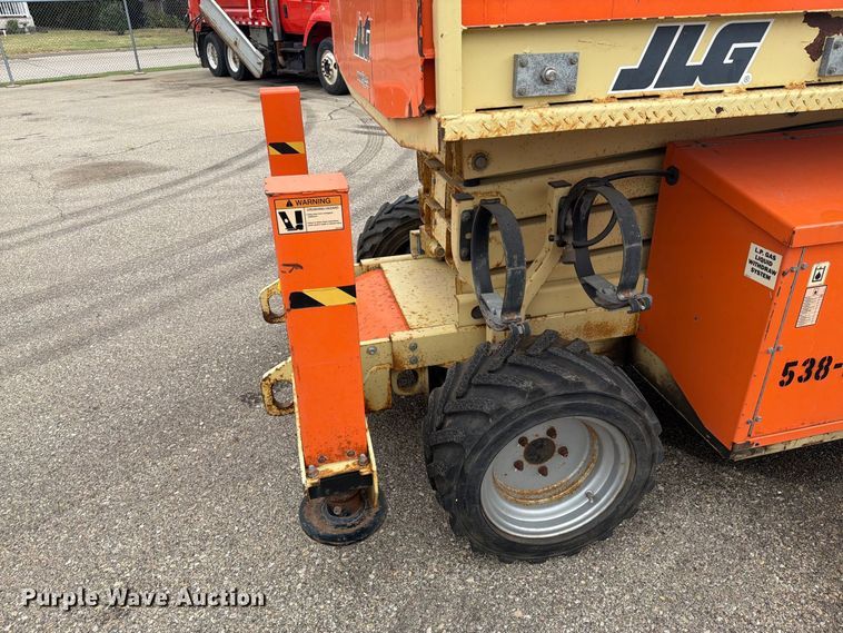 image for item DY3388 2011 JLG 260MRT scissor lift