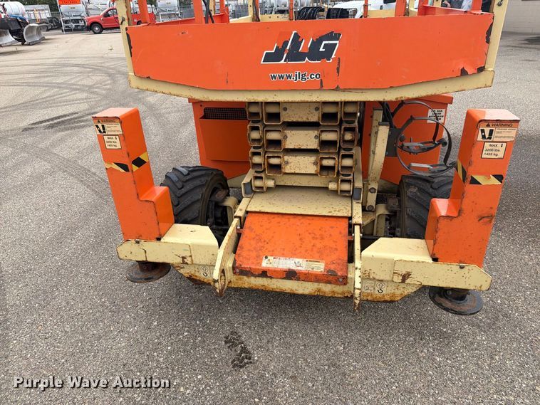 image for item DY3388 2011 JLG 260MRT scissor lift