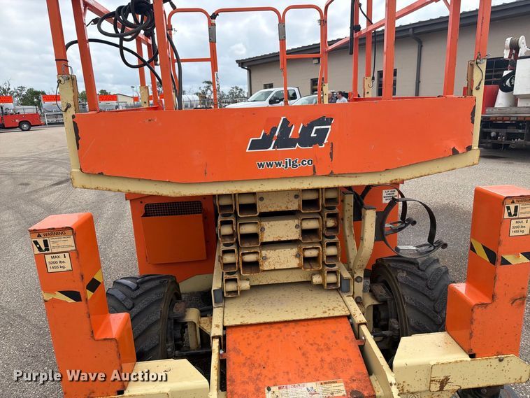 image for item DY3388 2011 JLG 260MRT scissor lift