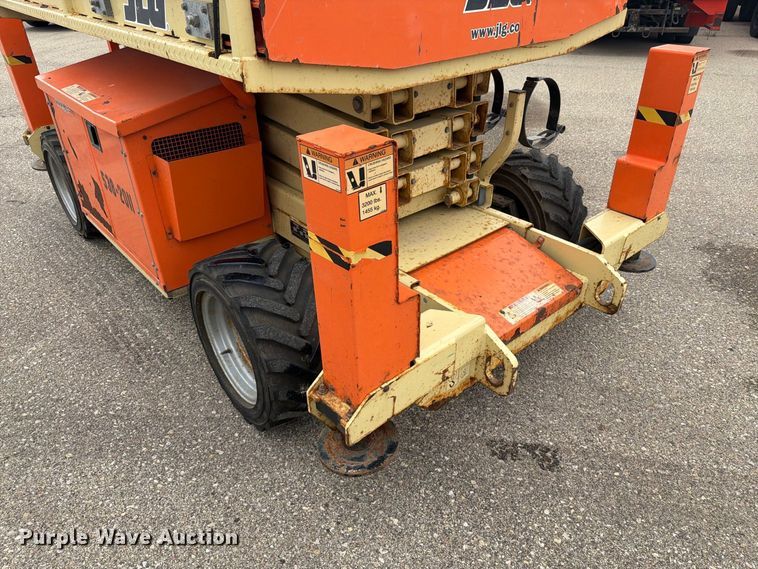 image for item DY3388 2011 JLG 260MRT scissor lift