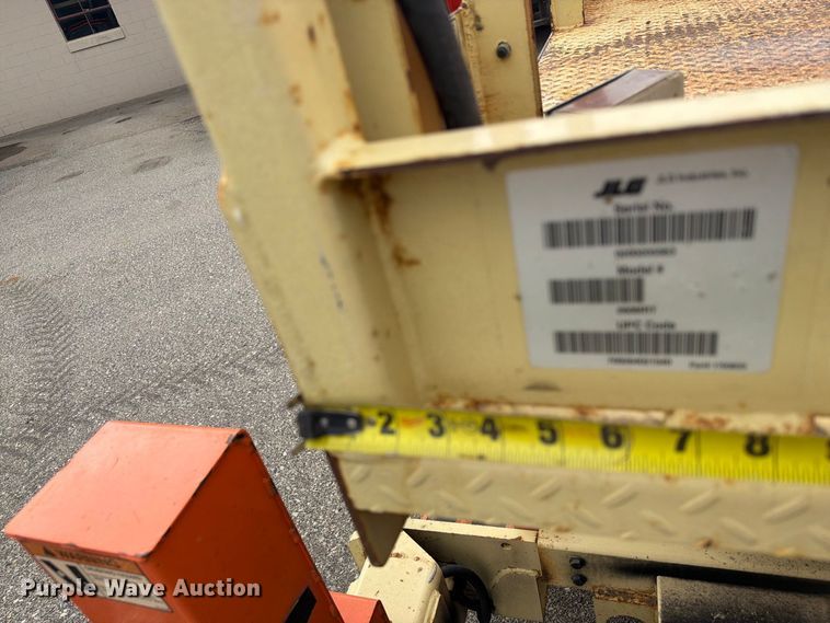 image for item DY3388 2011 JLG 260MRT scissor lift