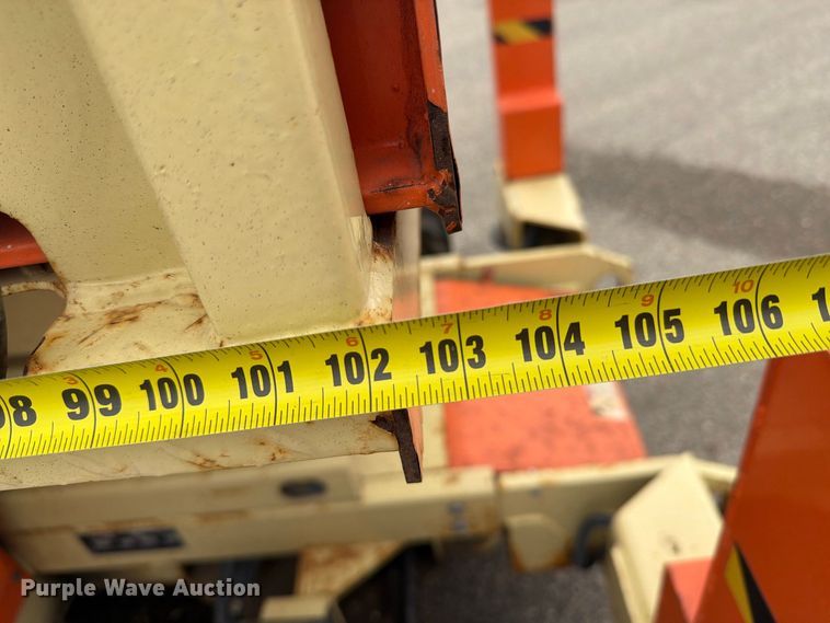 image for item DY3388 2011 JLG 260MRT scissor lift