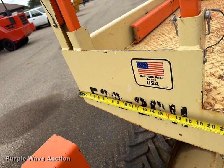 image for item DY3388 2011 JLG 260MRT scissor lift